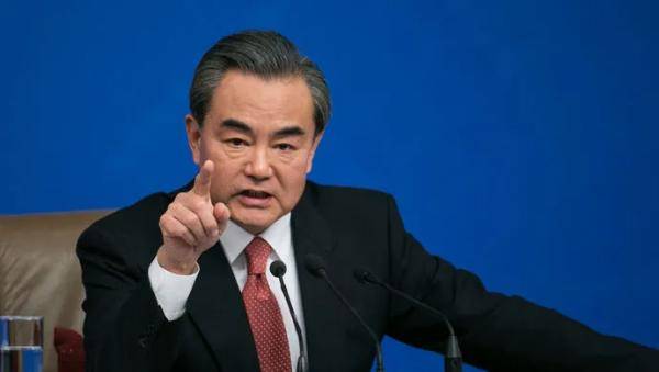王毅，我们从不惹事更不怕事——中国外交的铁骨与担当