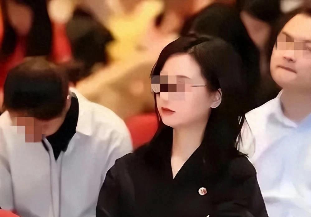 曝许家印前妻半年多花费400万美金，深度解读与多维度分析