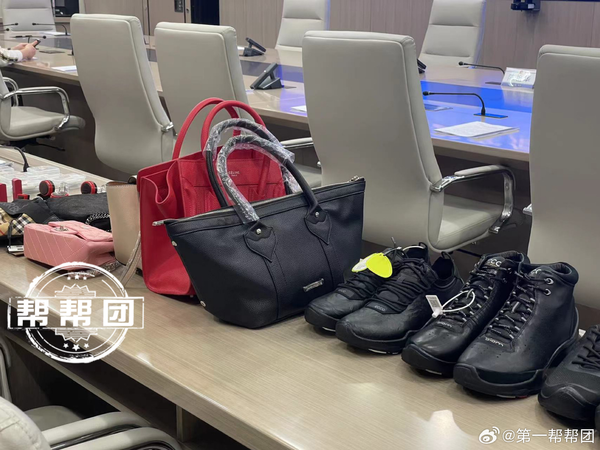 真假鞋混搭卖，上海团伙获利超三千万揭秘