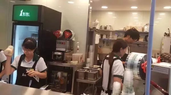初中生烧毁奶茶店事件，反思与启示