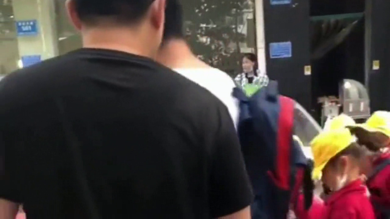 给女儿戴接孩子神器，解锁新时代亲子互动新姿势