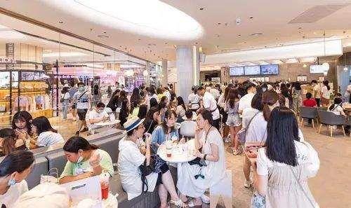 茉莉奶白被曝喝出完整塑料袋，饮品安全再引关注