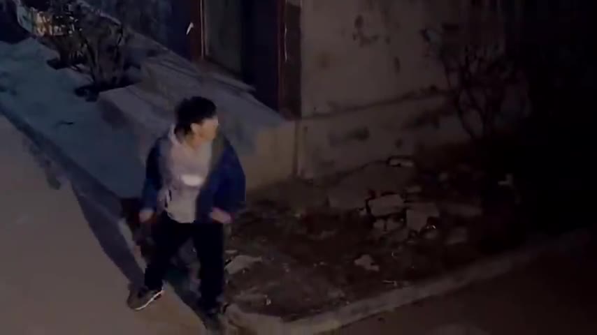 海漂一夜男孩的隐秘心路，躲闪与勇气