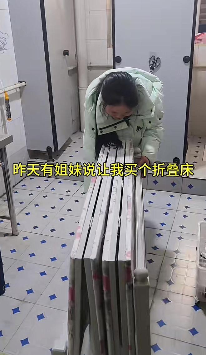 微观生活，一位00后女生的奋斗故事——六平米卫生间里的职场梦