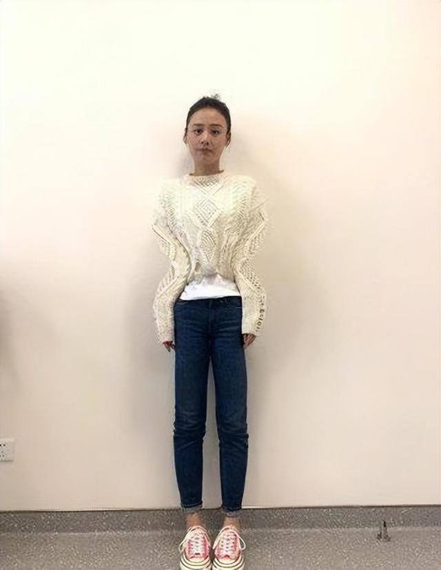 马思纯暴瘦50斤晒照，重塑自信美