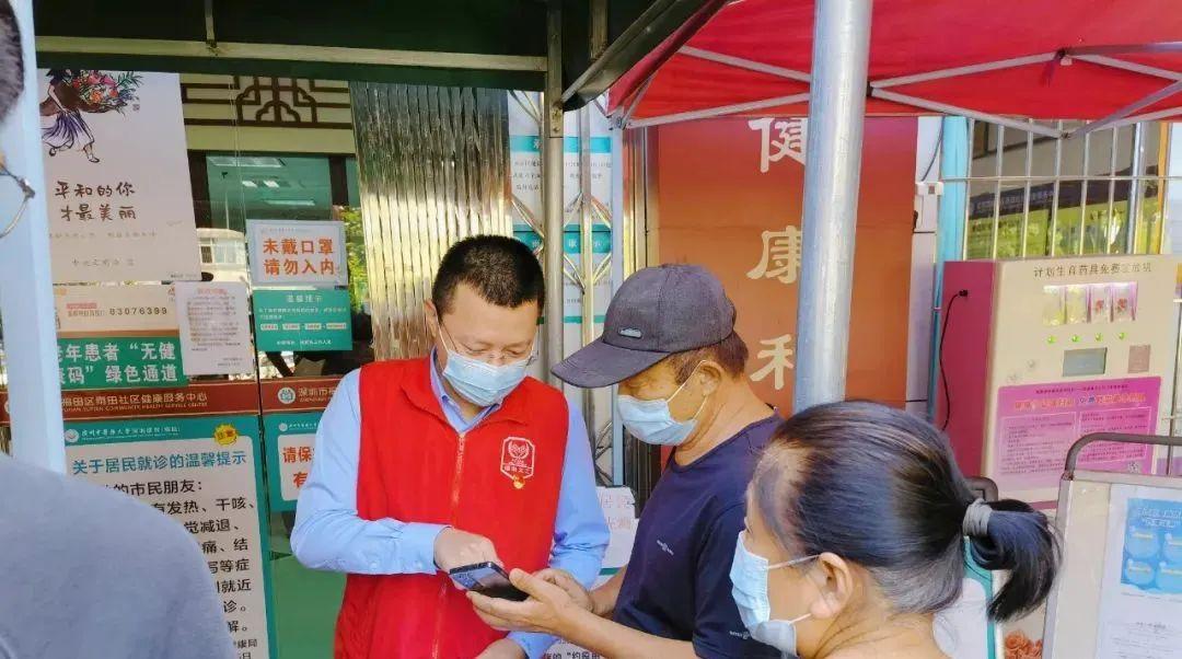 地震瞬间理发店老板两次转身守护，见证人间真情