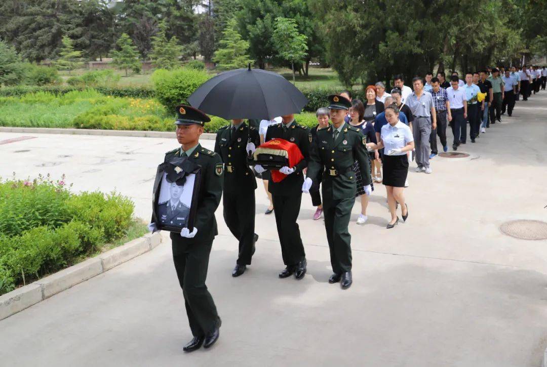 荣耀归乡，一位00后海军海外牺牲与湖南的深情告别