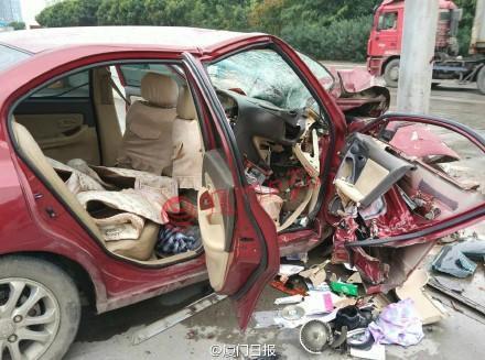 一家三口被撞身亡前，婴儿曾看向肇事车