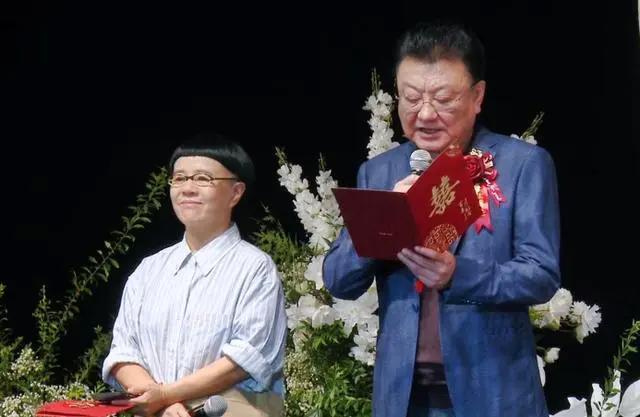 金龟子一家三口的生活纪实，一段温馨的视频之旅