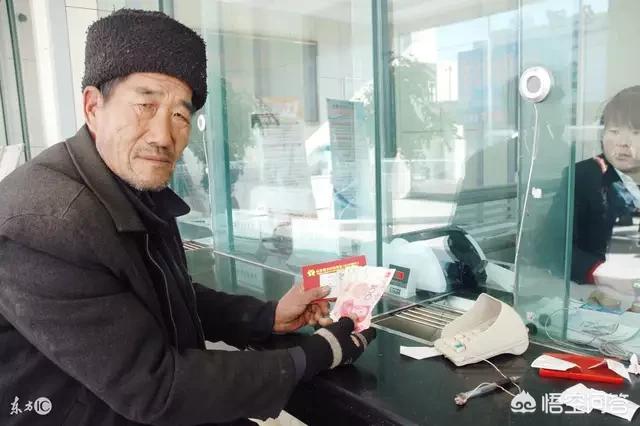 老人生病时如何取出银行中的存款，全面指南