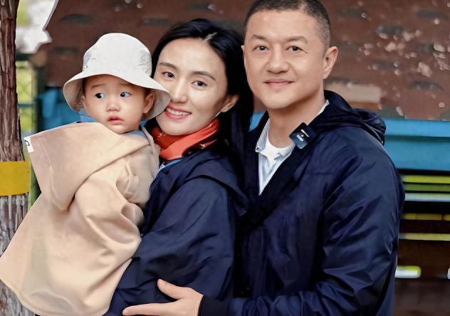 李亚鹏妻子自曝没钱，从大平层换小房——现实生活的落差与挑战