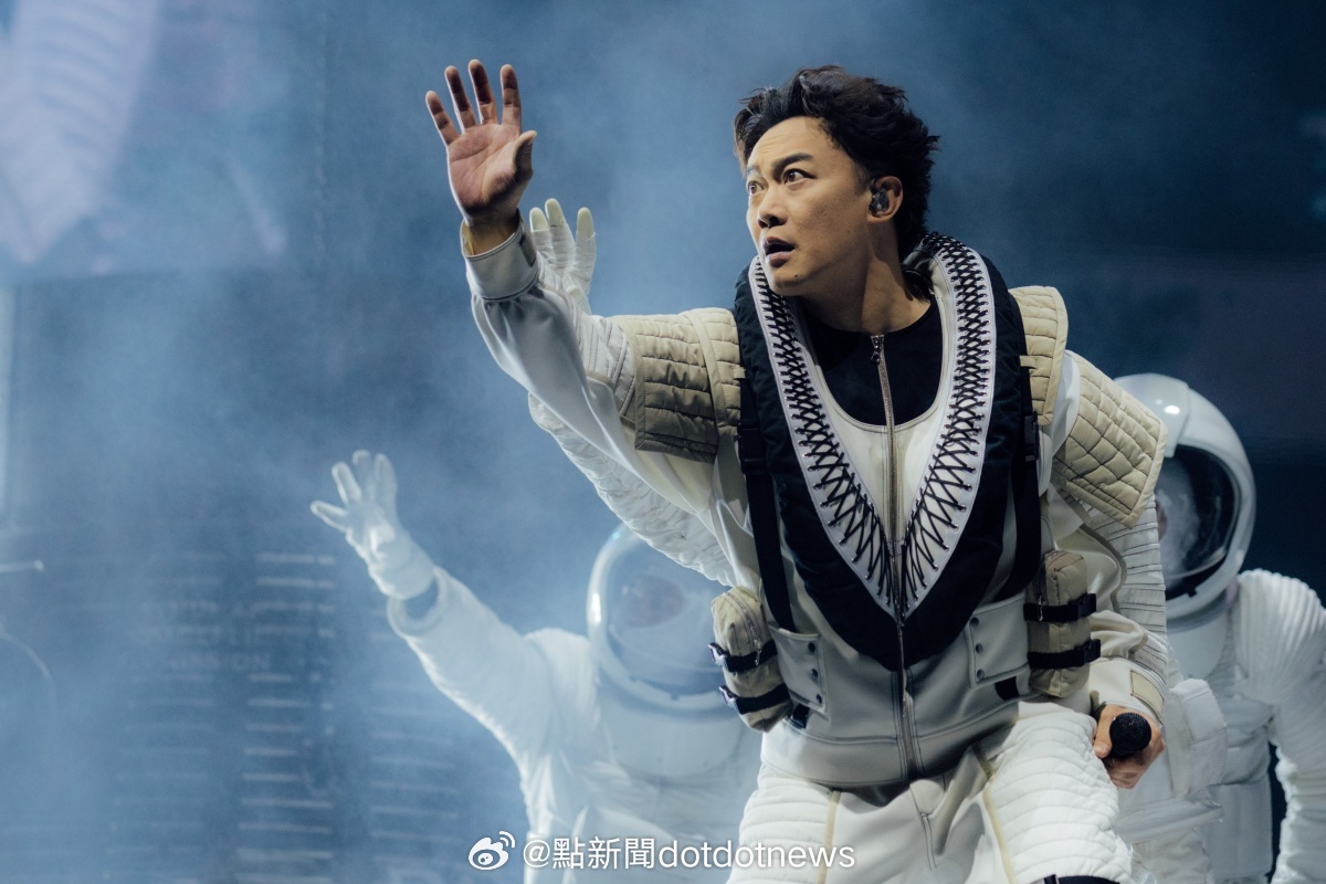 陈奕迅确诊新冠，演唱会延期——歌迷的期待与挑战