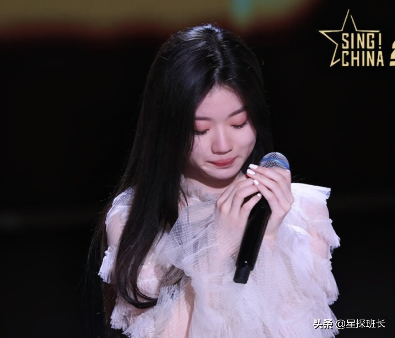 单依纯夺冠热门，新星闪耀音乐巅峰