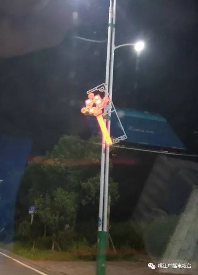 路灯触电视频，点亮城市的新视界