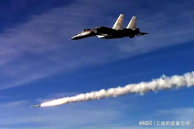 日本F15被歼15压制驱离，真相究竟如何？