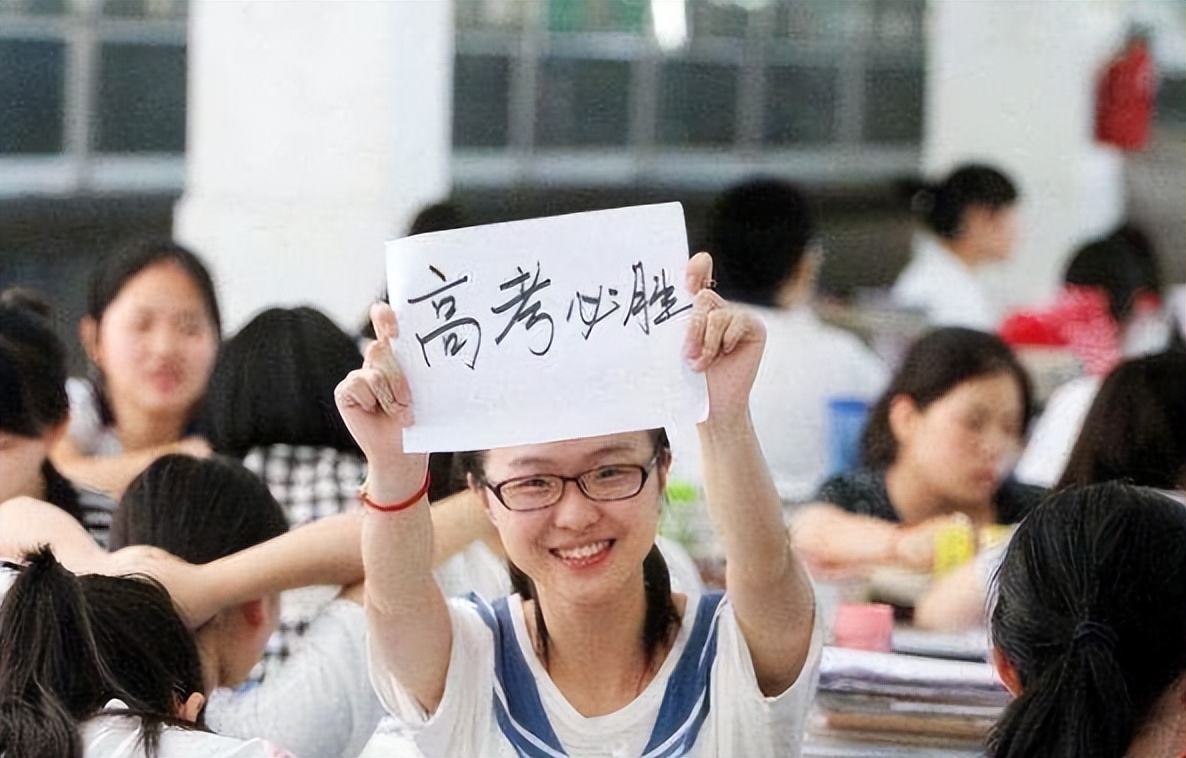 高考考场上考生撕他人试卷的行为及其后果