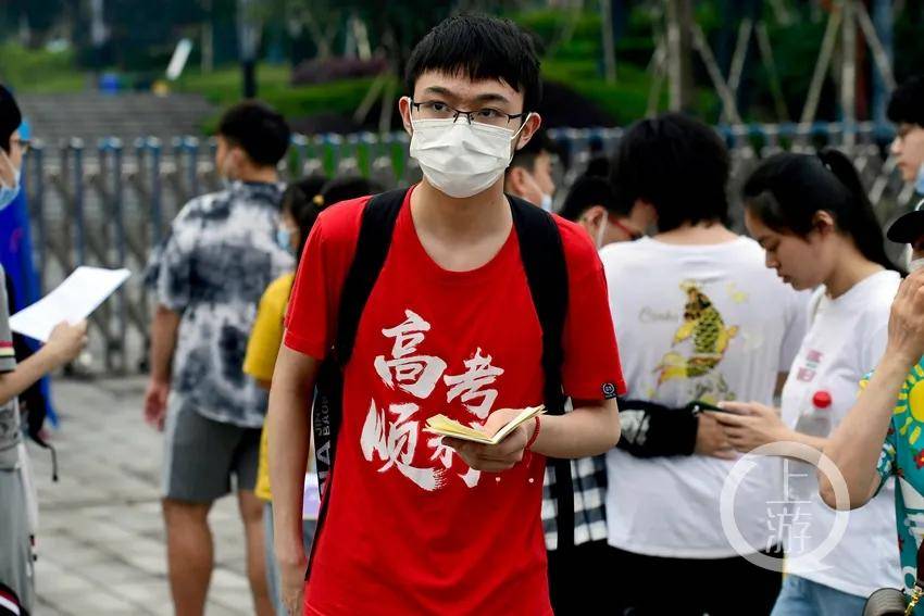 考生穿睡衣进场考试，现象背后的多元解读