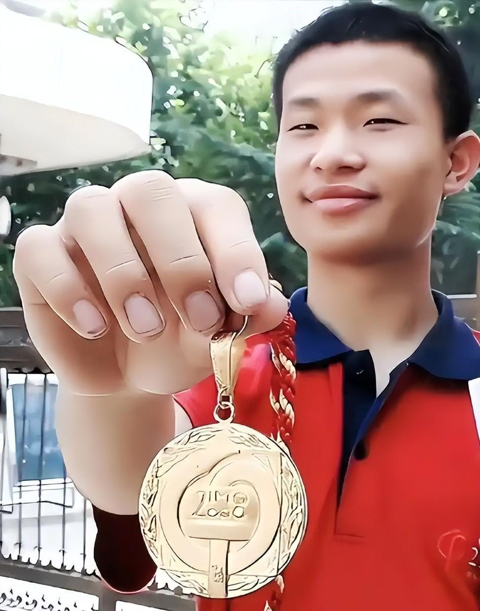 媒体评韦东奕账号开通后涨粉千万，现象级网红背后的故事