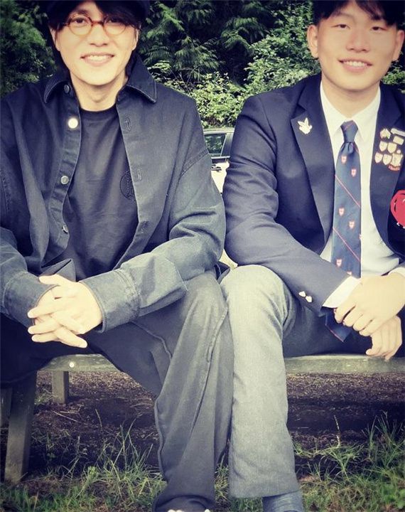 父子合照，晒出兄弟情深——一位普通家庭的温馨瞬间