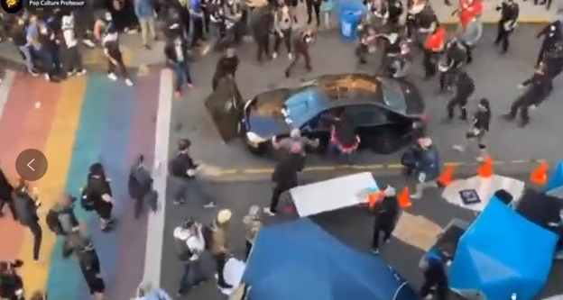 美国洛杉矶警方向抗议人群开枪事件探究