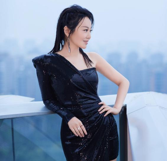 闫妮2021，闪耀之星的光芒