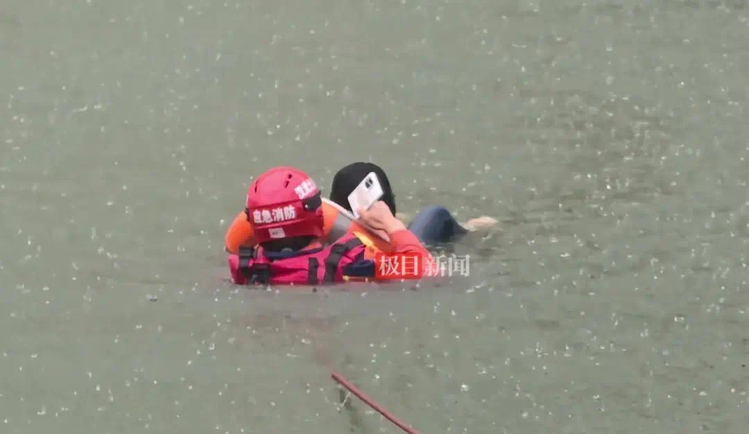 乘网约车遭遇意外，被意外送入湖中的惊魂一日