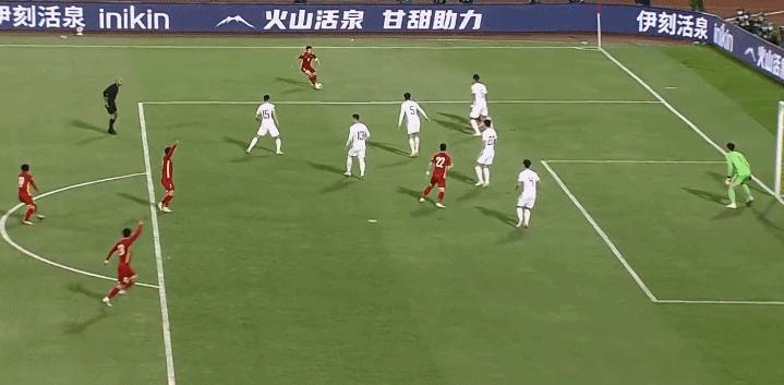 范志毅盛赞王大雷，满分表现，无愧中国足球之光