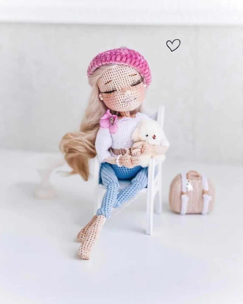 女生兼职钩衣服月入超两万的励志故事——探访LABUBU的织女世界