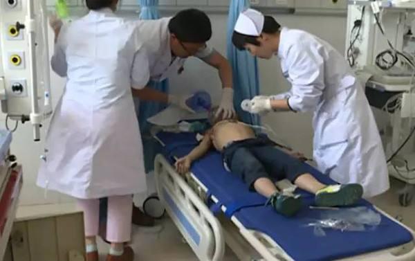 揭秘悲剧，八岁男孩离奇身亡的背后真相