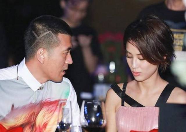 黄圣依回应结婚对父母先斩后奏，背后的故事引人深思