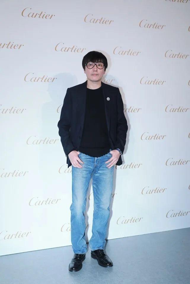 张亮与女儿合拍杂志，父女时尚大片引领潮流