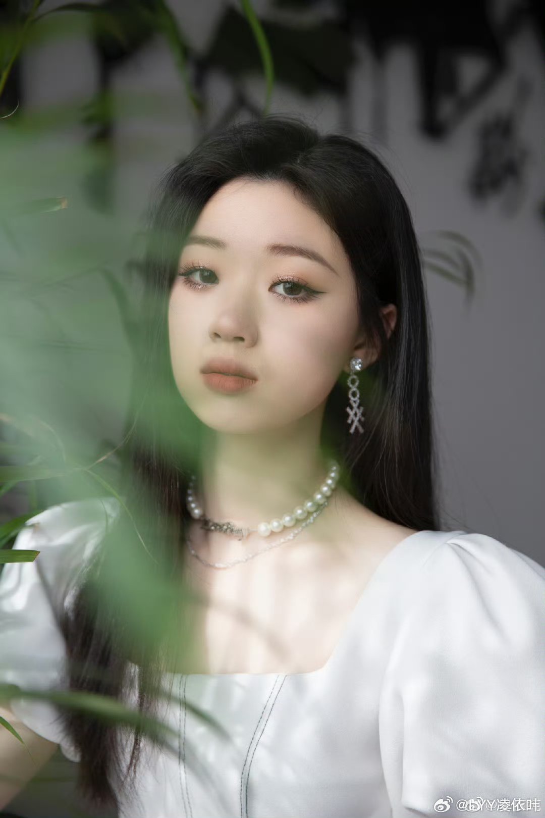 她是单依纯，我是双依纯