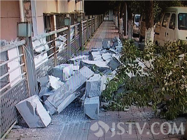 围墙倒塌砸伤人责任认定分析