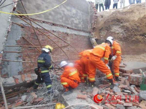 围墙倒塌砸死祖孙俩，法律责任与道德伦理的探讨