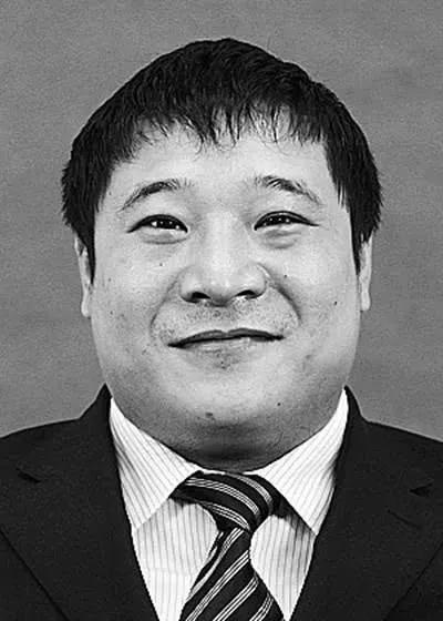 致敬英雄，缅怀逝去的辅警同志——一位平凡中的英雄