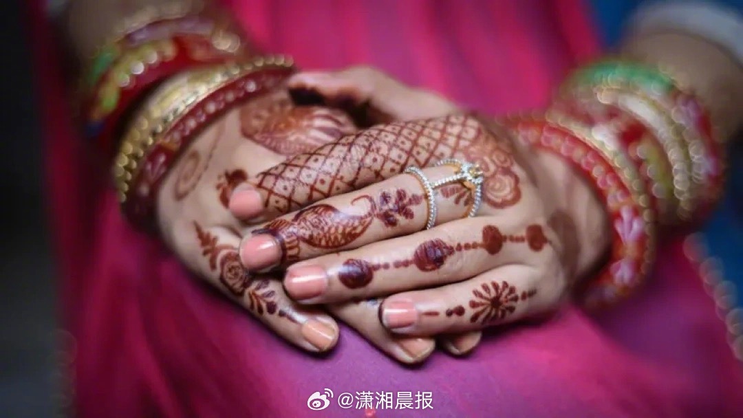 印度少女遭十四人强奸两年现怀孕八月，社会之痛与人权警钟