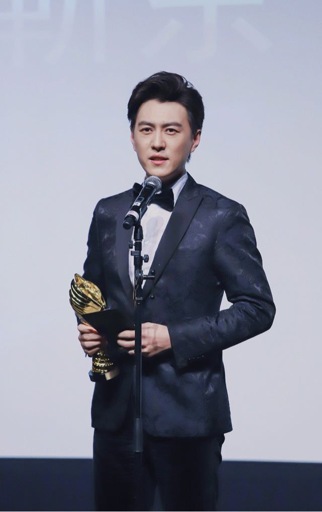 靳东荣膺白玉兰最佳男主角，演技之光，实至名归